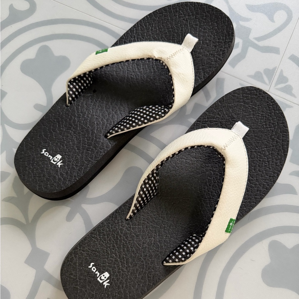 Sanuk Black and White Patterned Footwear